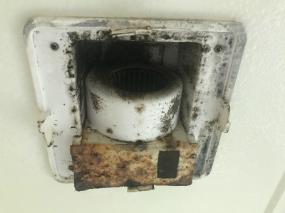 古い風呂場の換気扇