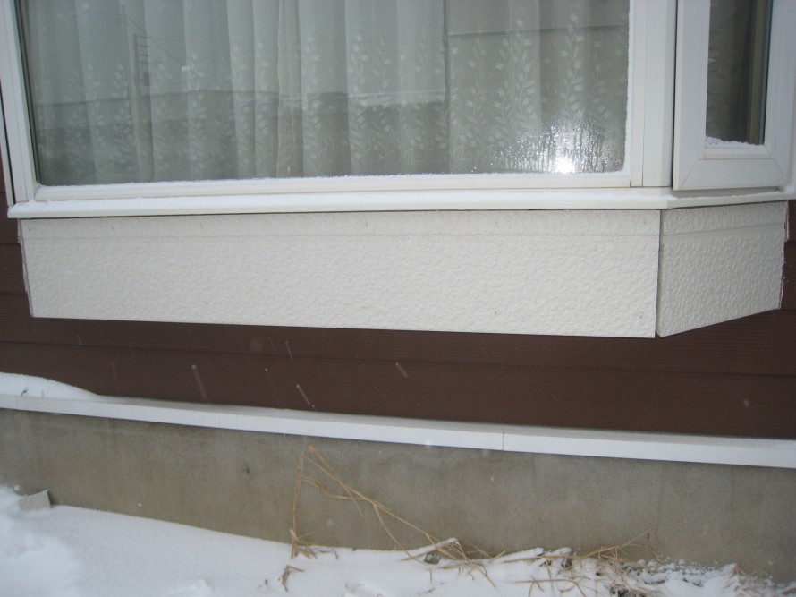 函館市　西桔梗町　車両事故　出窓屋根、外壁修繕