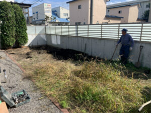 函館市本通にある住宅の庭テラス人工芝敷設工事