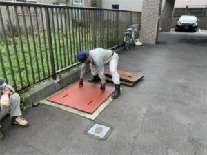 函館市東雲町にあるマンション駐車場鉄板交換工事