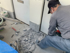 函館市白鳥町にある集合住宅（アパート）の鉄骨階段廊下床修繕工事