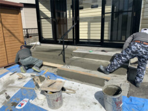 函館市中道にある住宅の玄関ポーチ床タイル張替工事