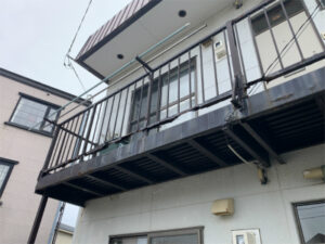 函館市宮前町にあるアパートの鉄骨階段修繕工事