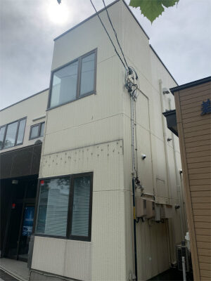 函館市　若松町　鉄骨2階建て店舗ビル外壁改修工事