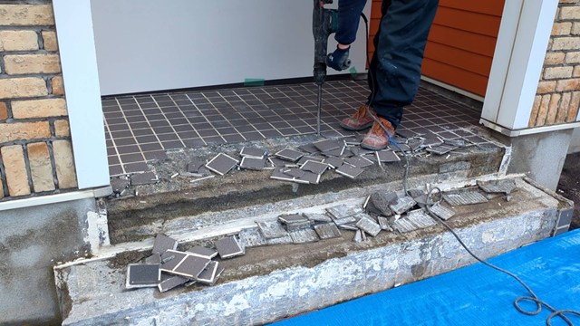 北斗市向野玄関ポーチ床マルサ佐藤建設